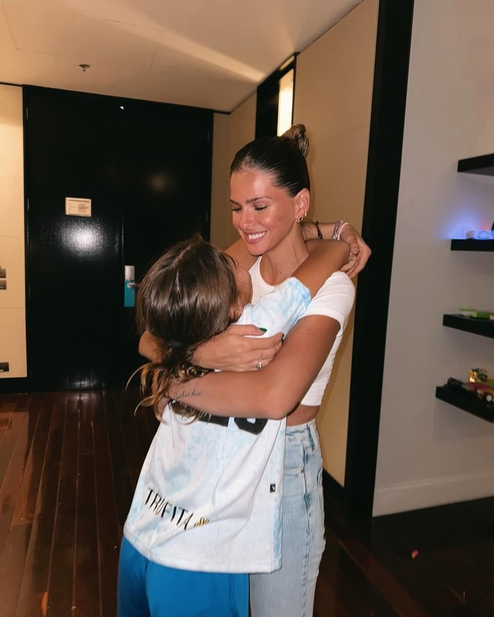 Rufina Cabré decidió mudarse a Turquía con su mamá, Eugenia "La China" Suárez. | Foto: Instagram