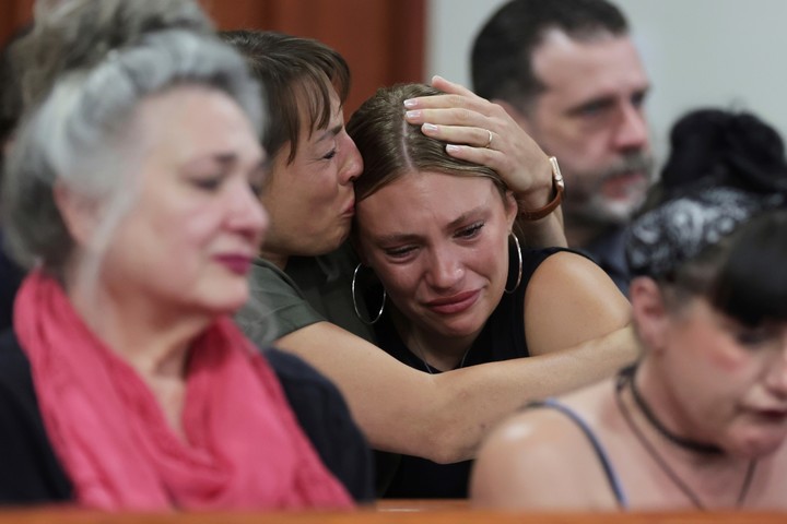 Dylan Mortensen, una de las sobrevivientes, durante el juicio. (Foto: AP)