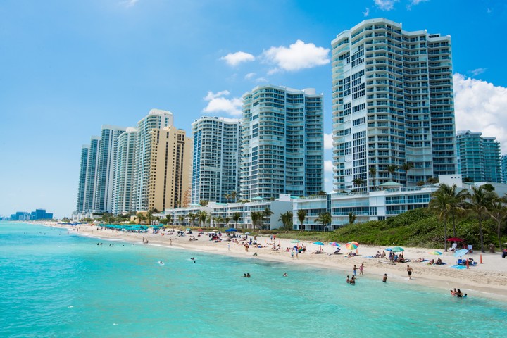 Día de playa en Sunny Isles, Miami. Foto Shutterstock