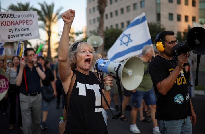Una marcha en Tel Aviv, contra la guerra en Gaza y para reclamar la liberación de los rehenes. Foto: REUTERS  