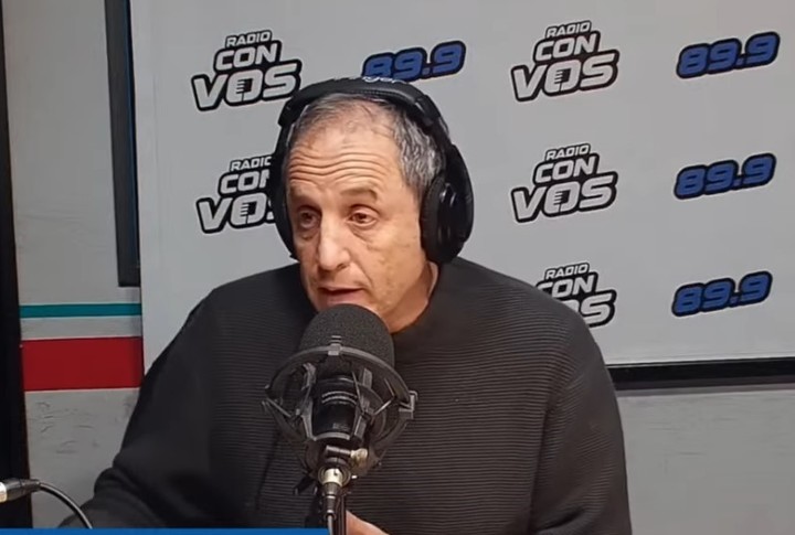 A Ernesto Tenembaum le levantaron su programa de la tarde, pero sigue a la mañana en Radio con Vos. 