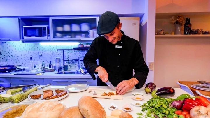 El "showroom": una muestra abierta de la preparación del menú en casa de los comensales.
