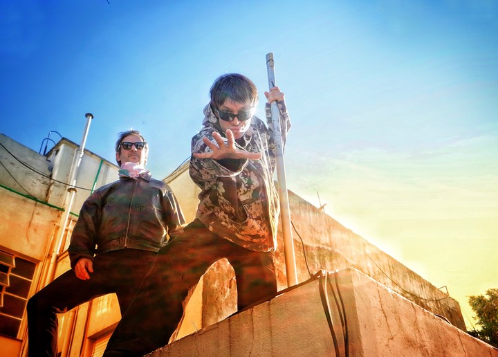 Joaquín Levinton y Lea Lopatín cuentan los nuevos planes de Turf, con disco nuevo y show en calle Corrientes. Foto Ariel Grinberg 