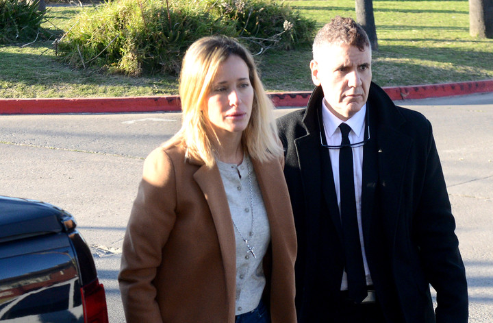 Julieta Prandi, junto a su abogado Javier Baños. Foto: Luciano Thieberger.