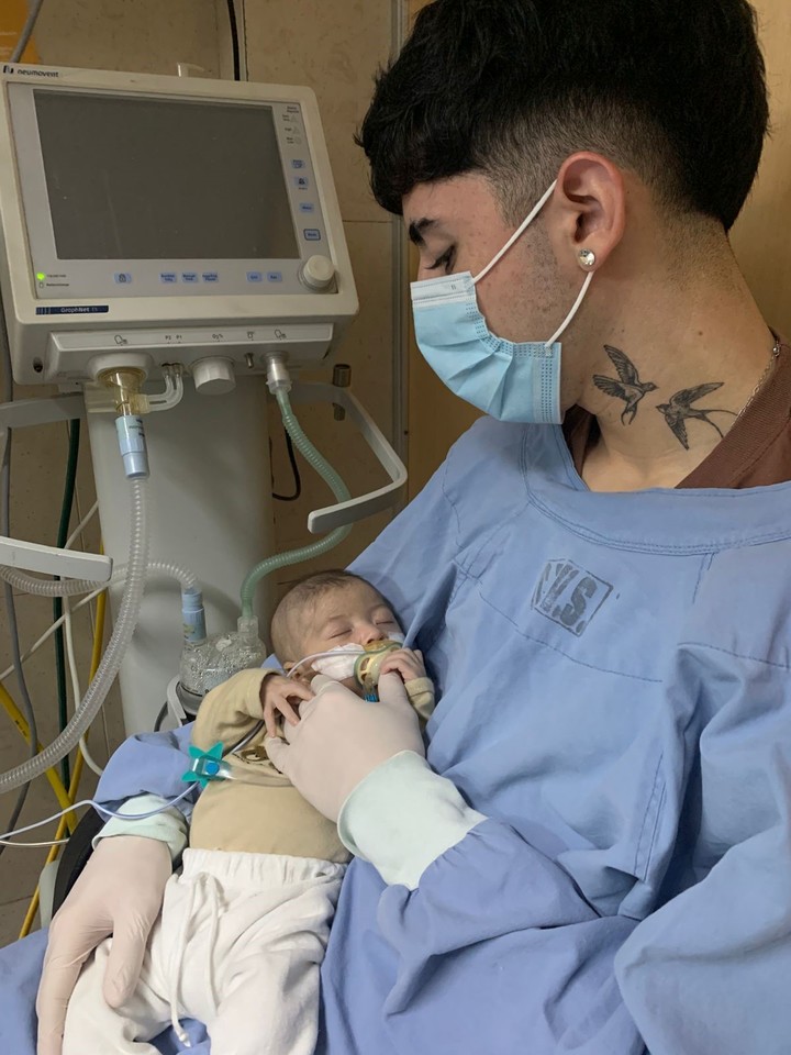 A upa de Darío, su papá, Giovanni intenta recuperarse de la odisea que atravesó por haber recibido fentanilo contaminado en la clínica de Córdoba en la que nació.