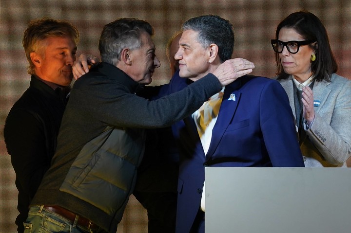 Jorge y Mauricio Macri, en las elecciones de mayo. Foto: Juano Tesone.