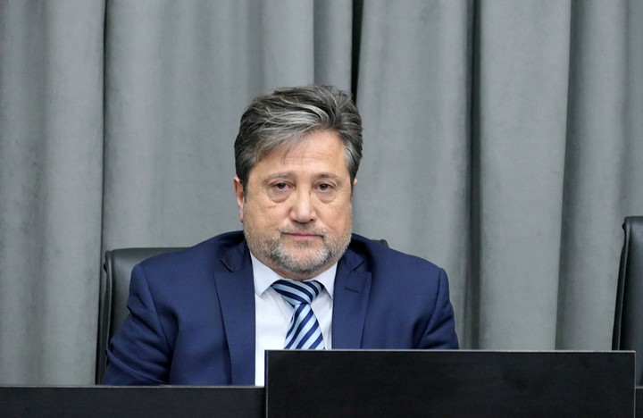 El juez Alberto Gaig asiste a la audiencia por la muerte de Diego Maradona. Foto EFE